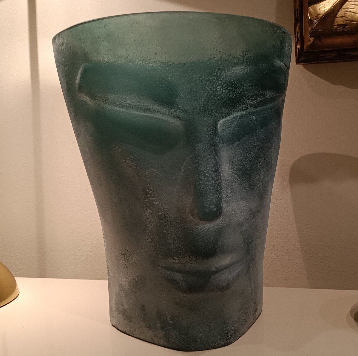 The Refined Venetian Glass Vase With Satin Finish And Man's Face-photo-2