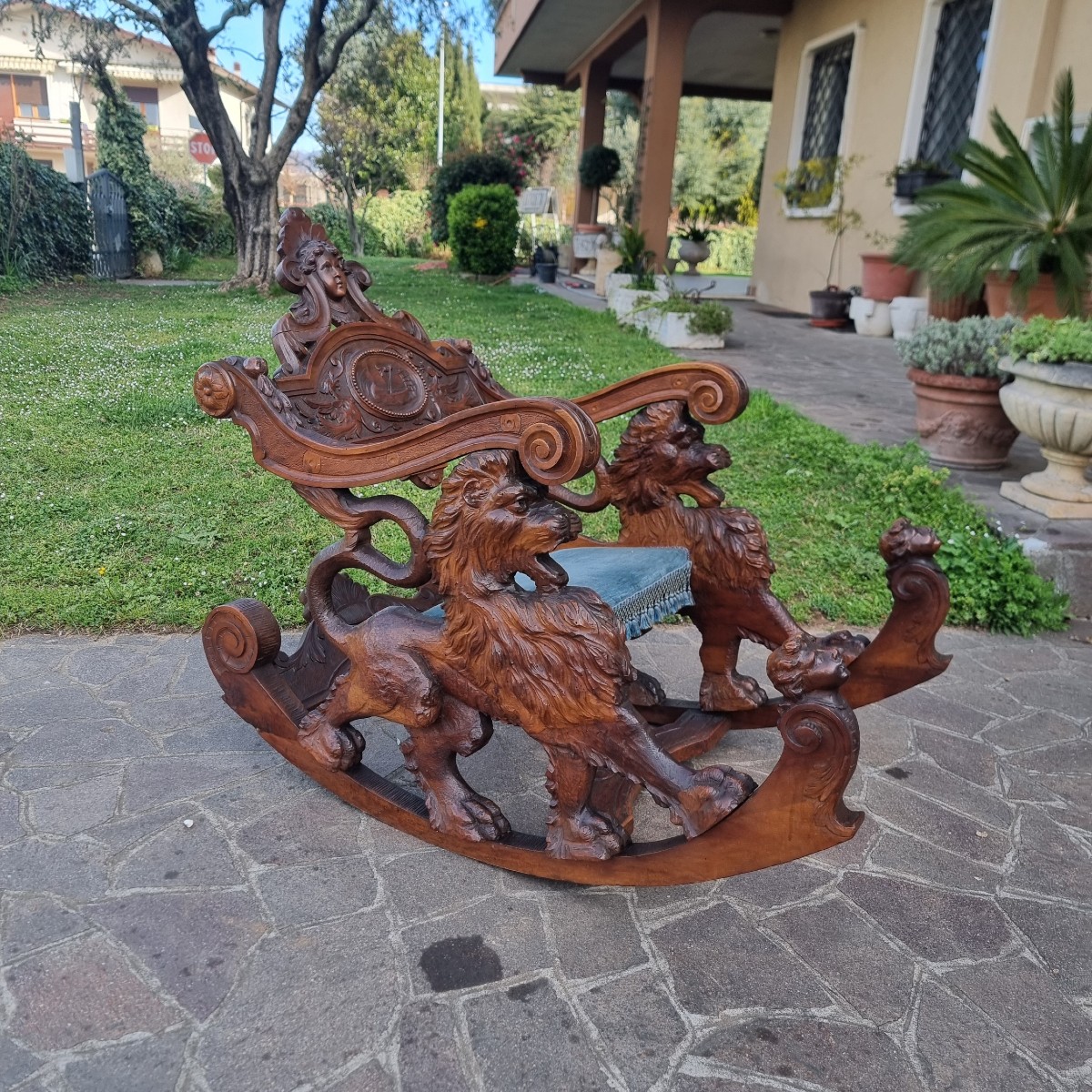 Regal 19th-century Venetian Rocking Chair In Walnut With Decorations And Putti – Rare And Prest