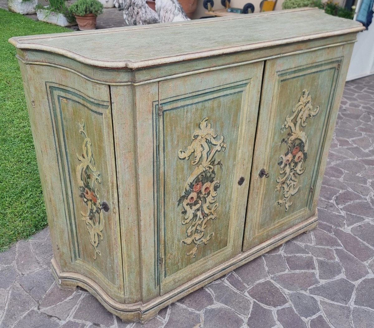 18th Century Venetian Lacquered Sideboard – Timeless Elegance-photo-1