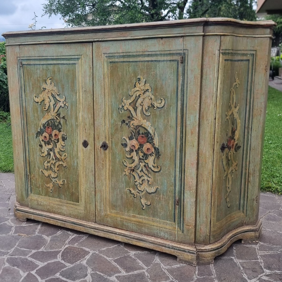 18th Century Venetian Lacquered Sideboard – Timeless Elegance