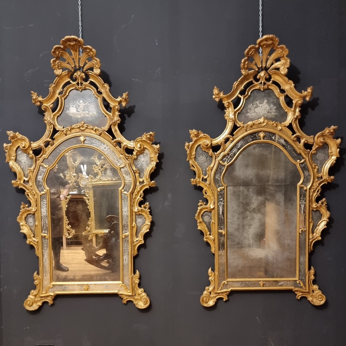 Paire de miroirs vénitiens de 1850 de grand taille