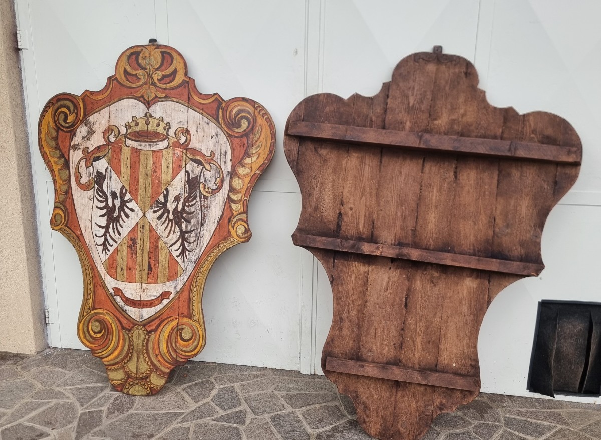 Paire de boucliers en bois nobles peints du XXe siècle-photo-5