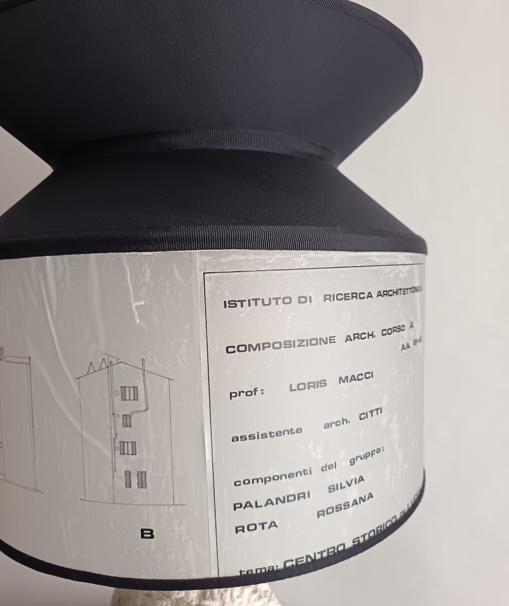 Lampe avec tête en plâtre et noir de fumée, abat-jour avec calques d’architecture-photo-2