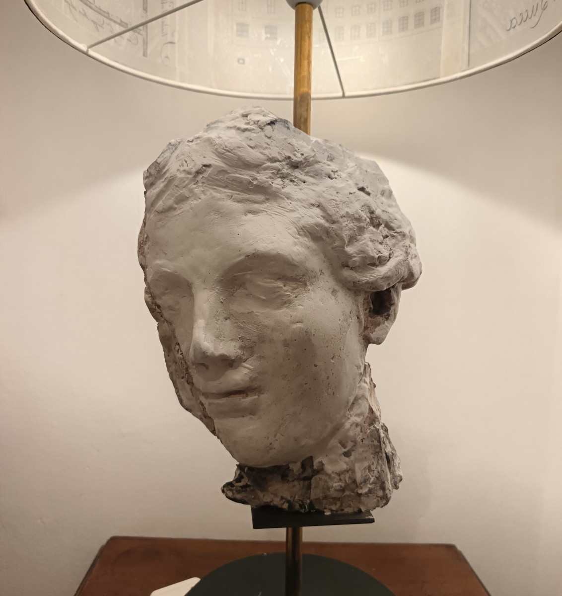 Lampe avec tête en plâtre et noir de fumée, abat-jour avec calques d’architecture xx sieclè-photo-3