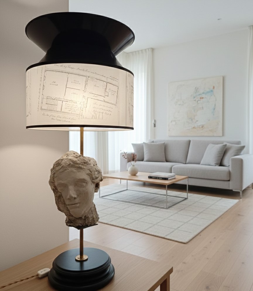 Lampe avec tête en plâtre et noir de fumée, abat-jour avec calques d’architecture xx sieclè-photo-1
