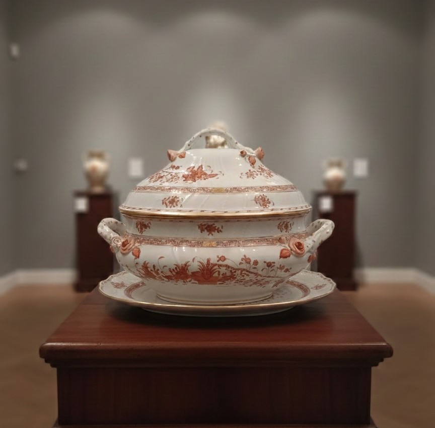 Soupière avec couvercle et plateau en porcelaine Herend début XXe siècle