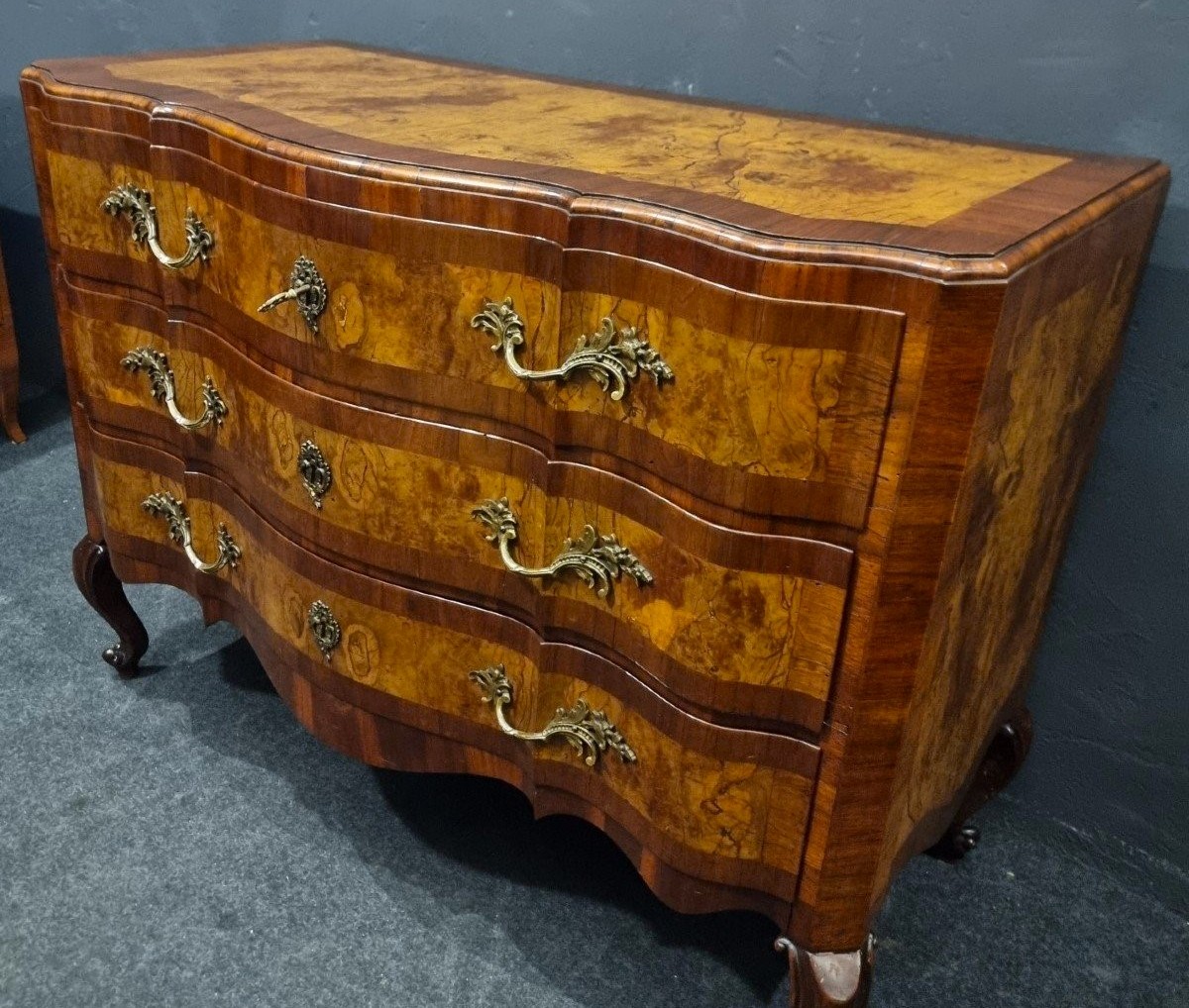 18th-century Emilian Chest Of Drawers In Walnut And Olive Wood-photo-2