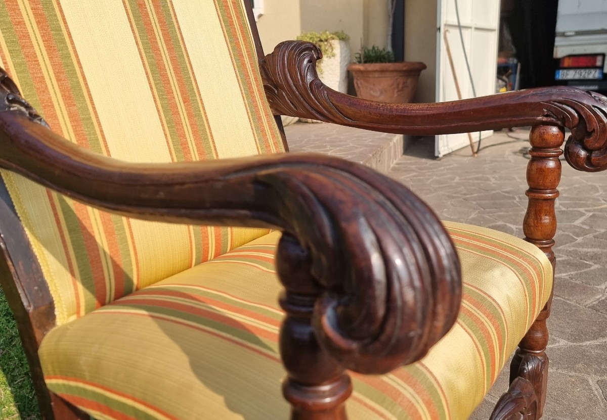 Original 17th-century Hand-carved Walnut Armchair-photo-4