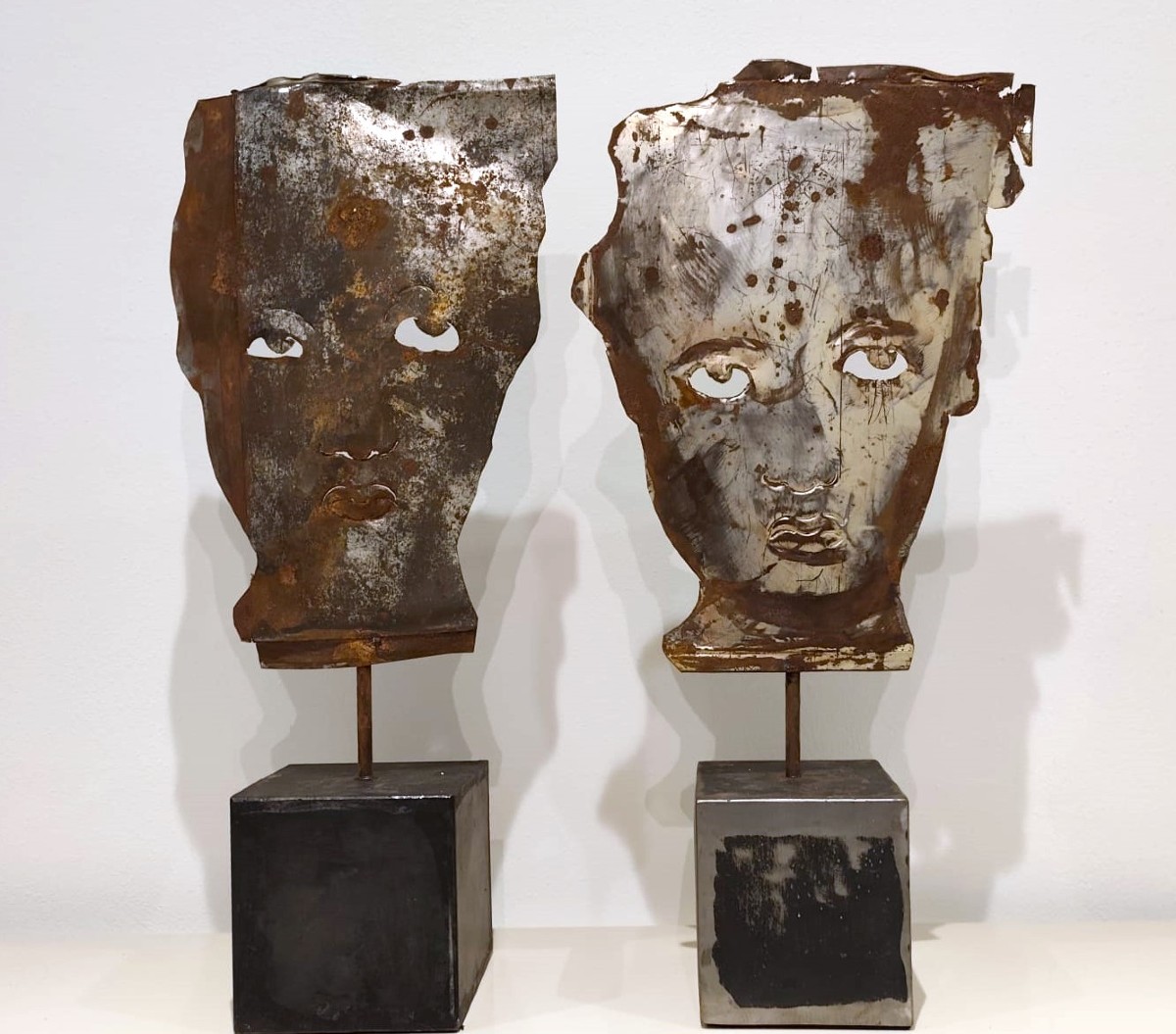 Paire de masques en tôle 1960 Jean-Pierre Raynaud-photo-2