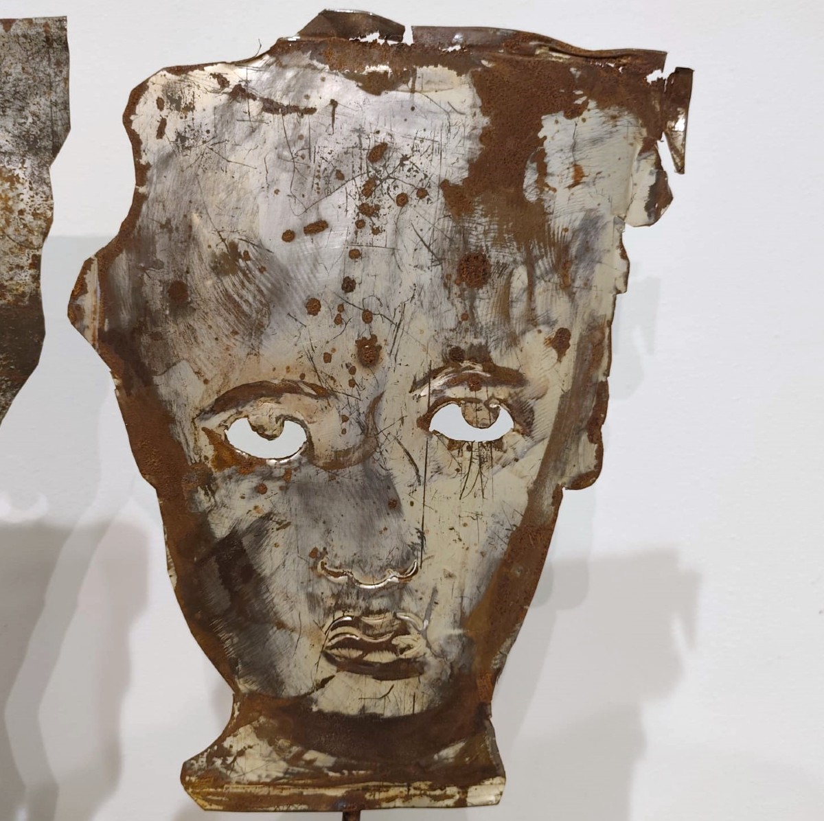 Paire de masques en tôle 1960 Jean-Pierre Raynaud-photo-3