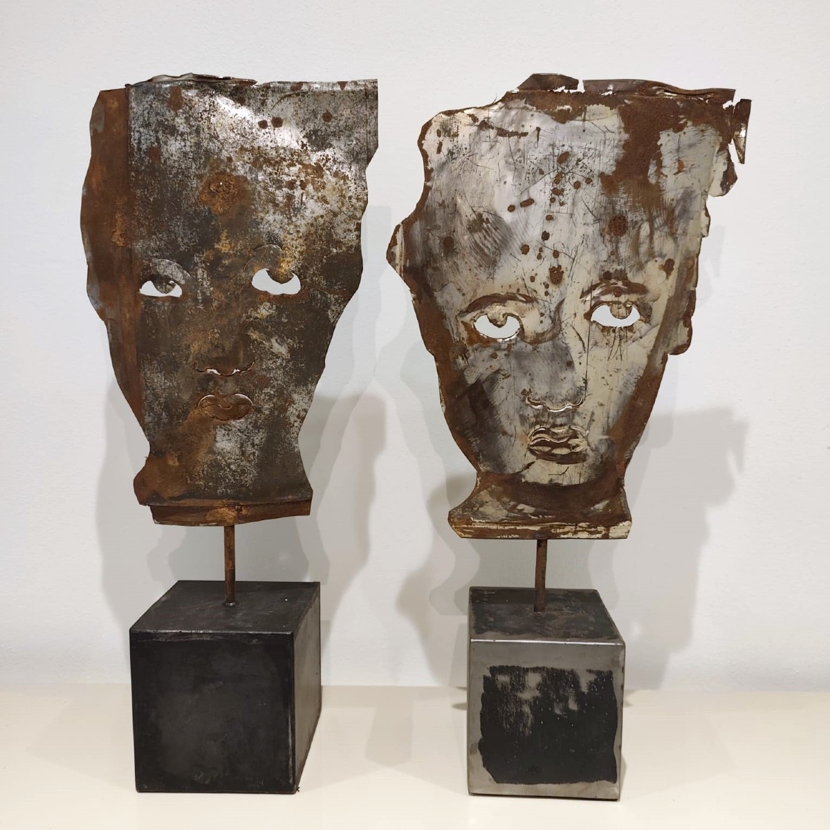 Paire de masques en tôle 1960 Jean-Pierre Raynaud