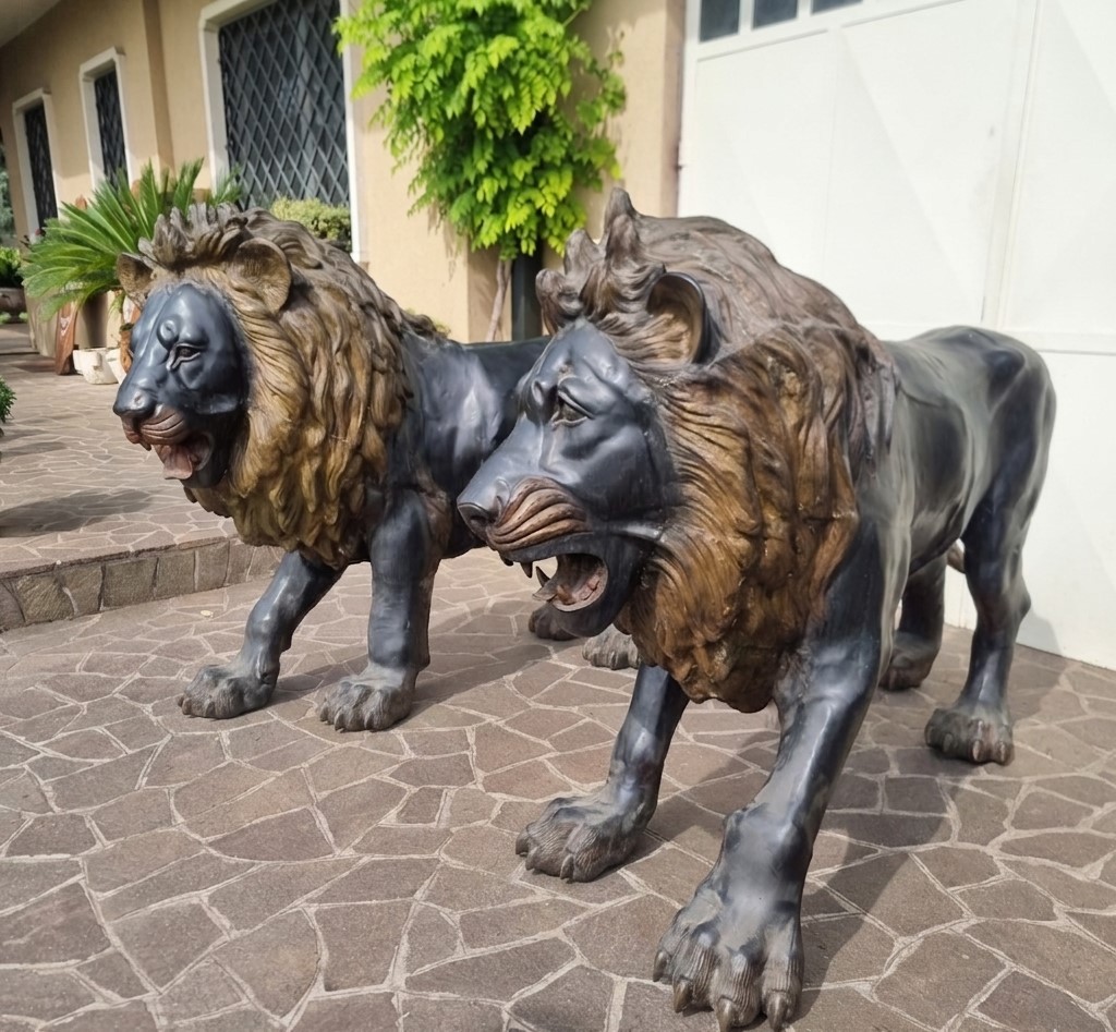 Paire de lions en bronze fin  XIXe siècle original pas de nouvelle réplique