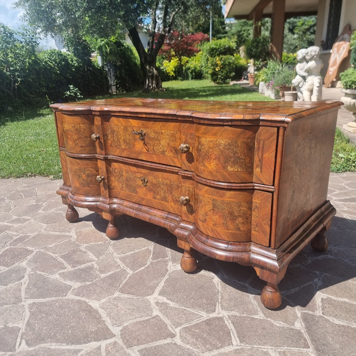 Commode ferraraise du XVIIIe siècle en loupe de noyer-photo-4