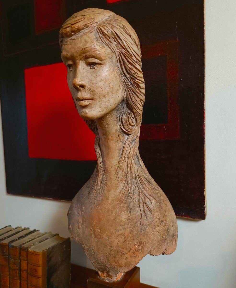 1976 Terracotta Sculpture Of A Woman: A Masterpiece By Vincenzo Brunetti