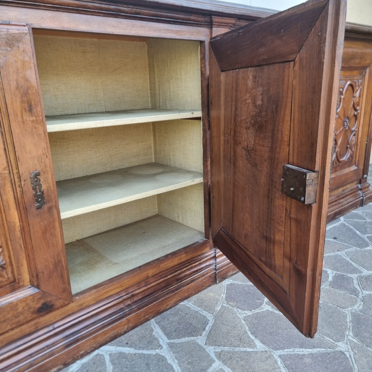 Buffet  en noyer du XVIIIe siècle d'une villa turinoise-photo-6
