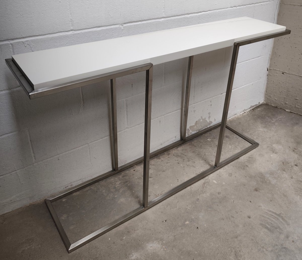 Console en acier avec plateau laqué blanc crème vintage style Guy Lefevre pour Maison Jansen 80