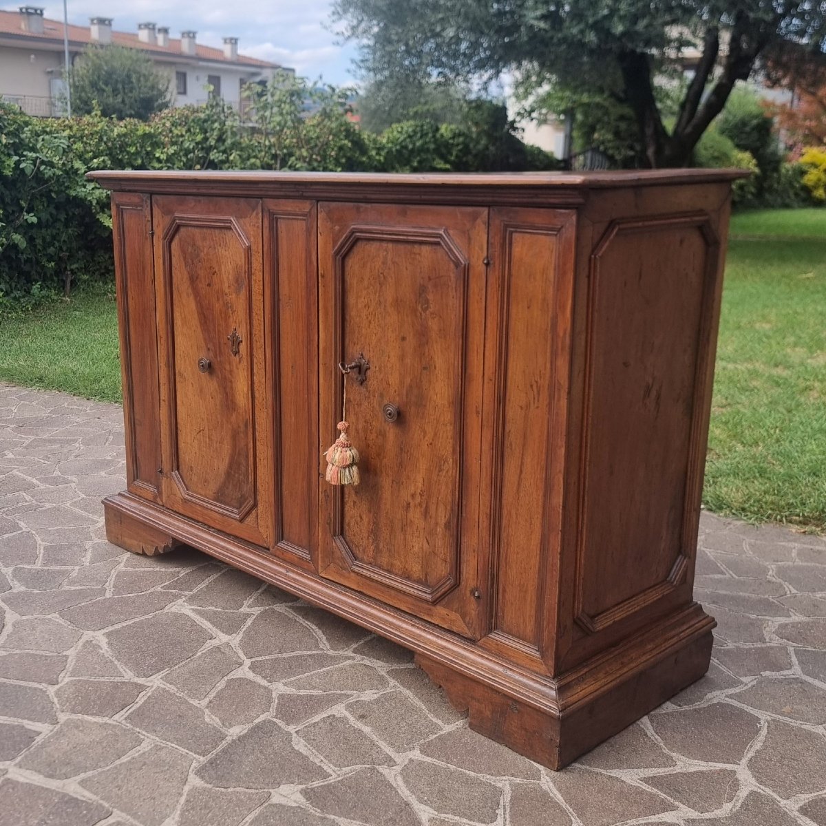 Buffet en noyer du XVIIe siècle à deux portes verrou d'origine-photo-3