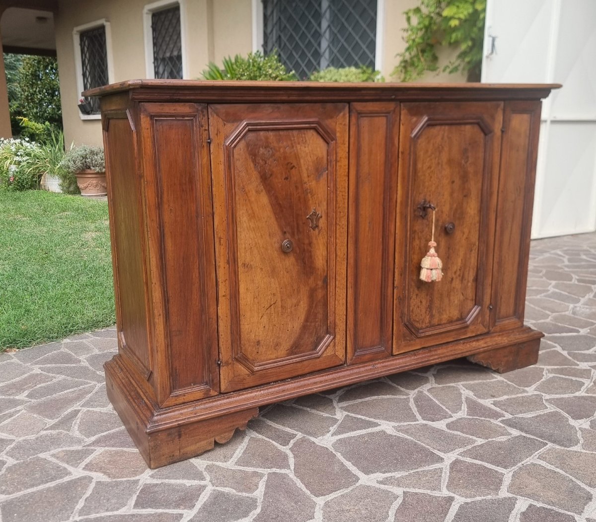 Buffet en noyer du XVIIe siècle à deux portes verrou d'origine-photo-2