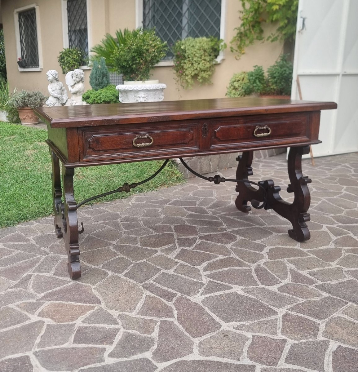 Table monastère en noyer du XVIIe siècle avec deux tiroirs-photo-2
