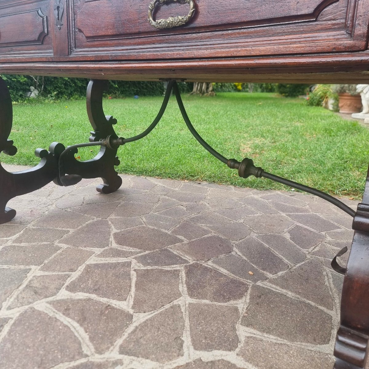 Table monastère en noyer du XVIIe siècle avec deux tiroirs-photo-2
