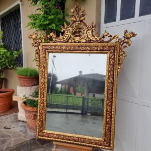 Important Wooden Mirror From 1850: A Lacquered And Gilded Venetian Treasure.