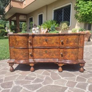 18th-century Ferrara Chest Of Drawers Made Of Walnut Burl
