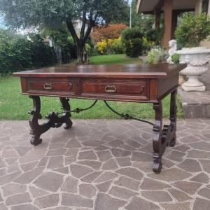 Table monastère en noyer du XVIIe siècle avec deux tiroirs