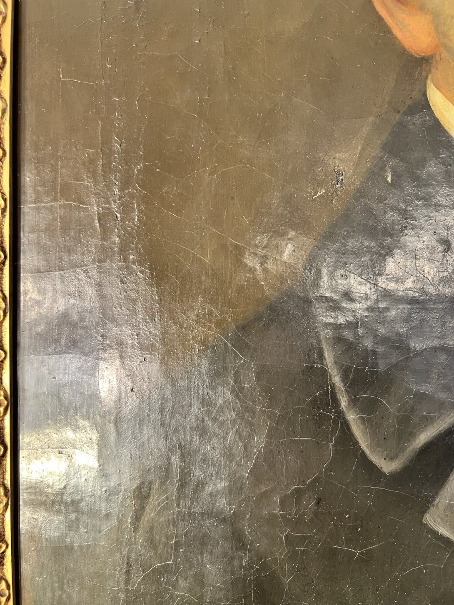 Portrait de notable aux yeux bleus perçants-photo-3