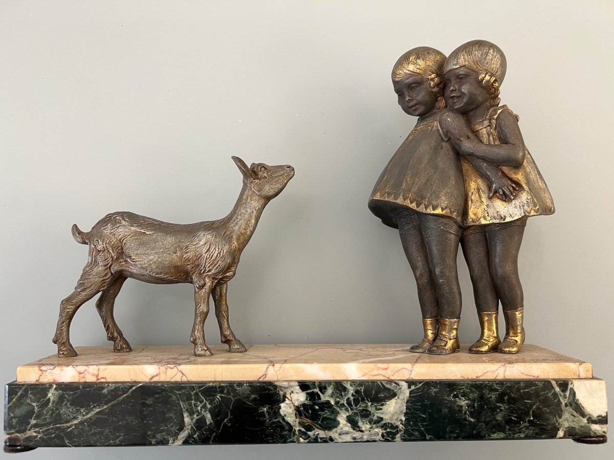 Chiparus : « les Deux Fillettes Et Le Chevreau « , Sculpture En Métal Patiné 