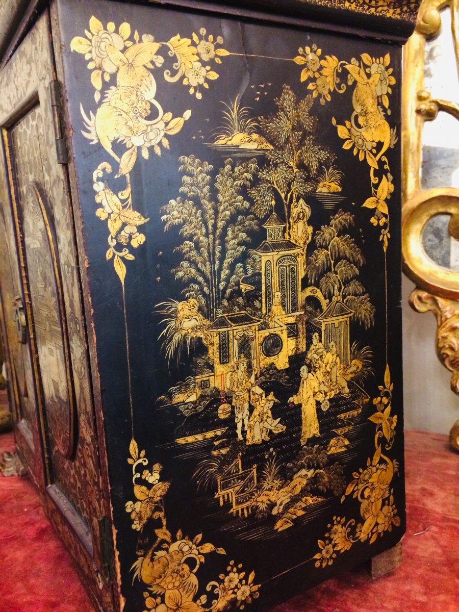 Small Chinese Cabinet 19th In Lacquer-photo-3