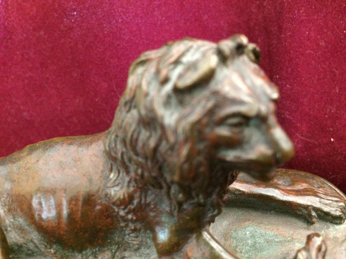 Lion Couché En Bronze à Patine Médaille -photo-2