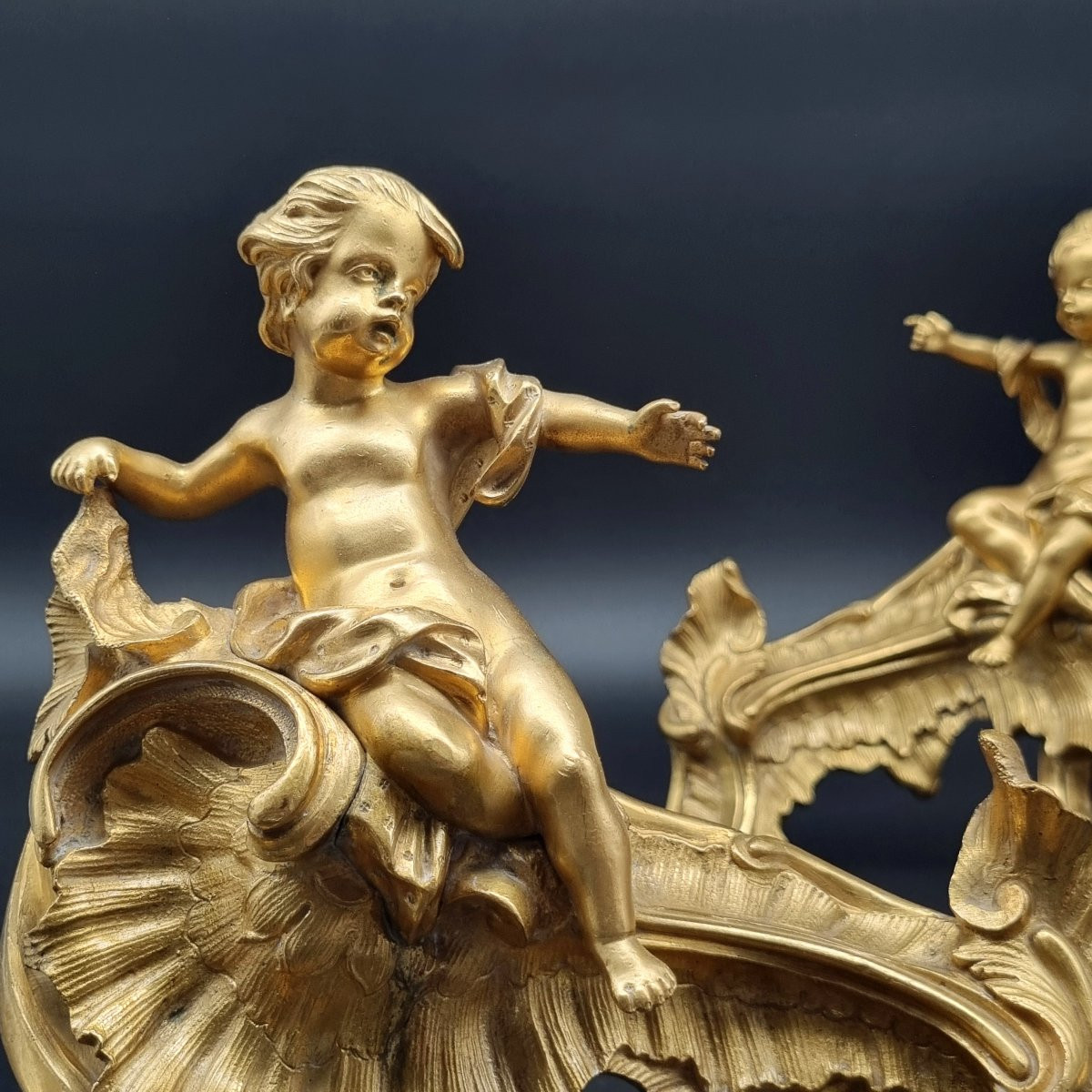 Paire de chenets au "C" couronné d'époque Louis XV. -photo-4