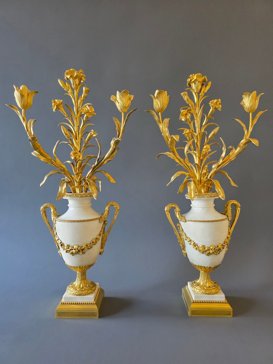 Signé Eugène Hazart, Grands Candélabres aux bouquets. 70 cm.