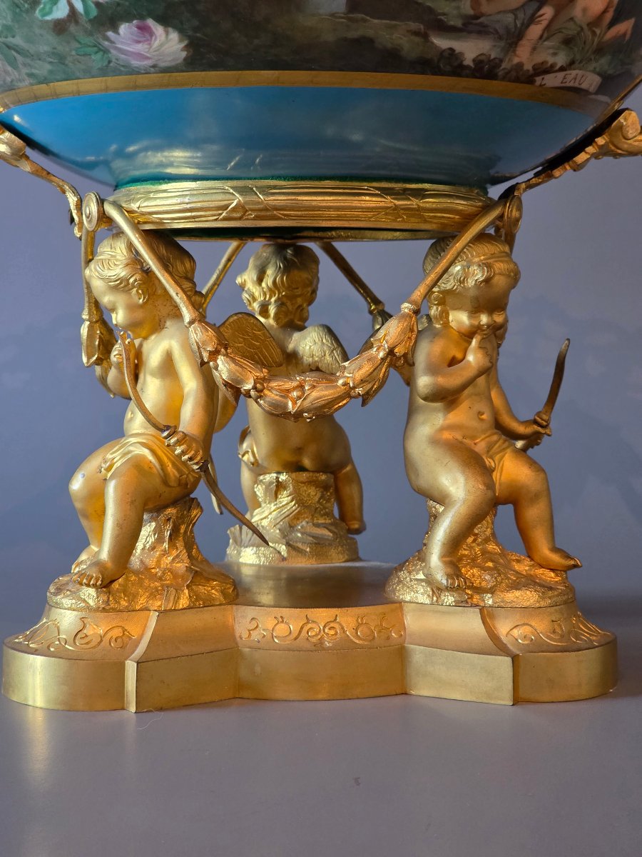 Imposante Coupe Centre De Table En Porcelaine et Bronze Doré, XIXème Siècle.-photo-2