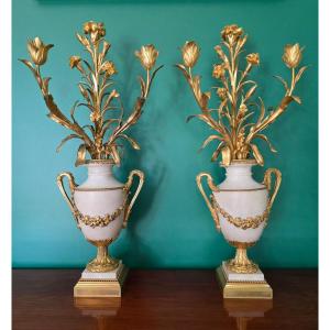 Signé Eugène Hazart. Grands Candélabres aux Bouquets. 70 cm.