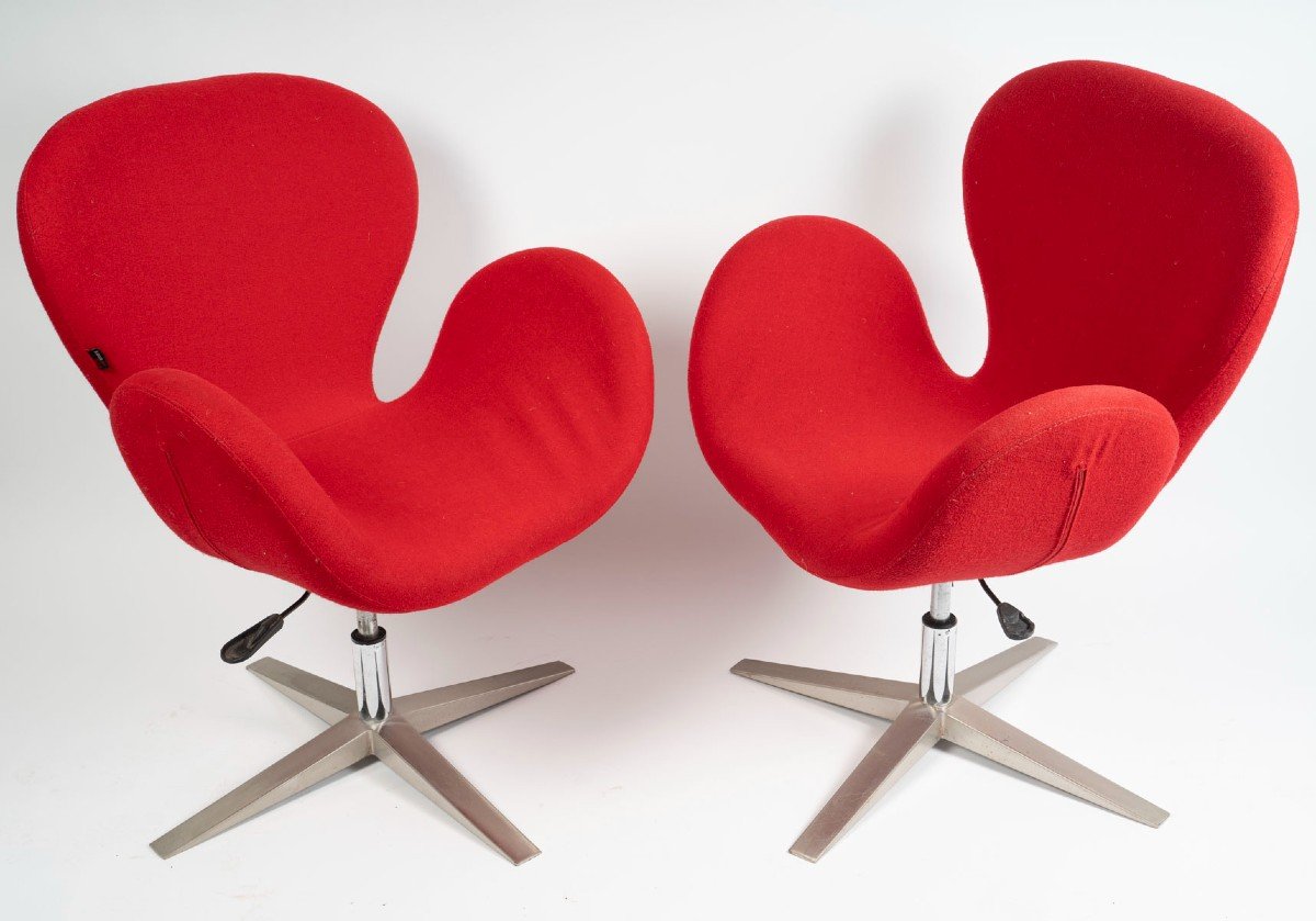 Pair Of "swan" Armchairs By Arne Jacobsen