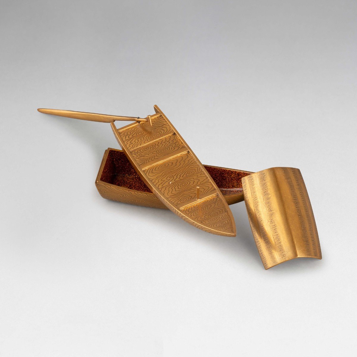 Kobako – Rare Model In The Shape Of A Boat In Gold Lacquer. Japan Edo-photo-3