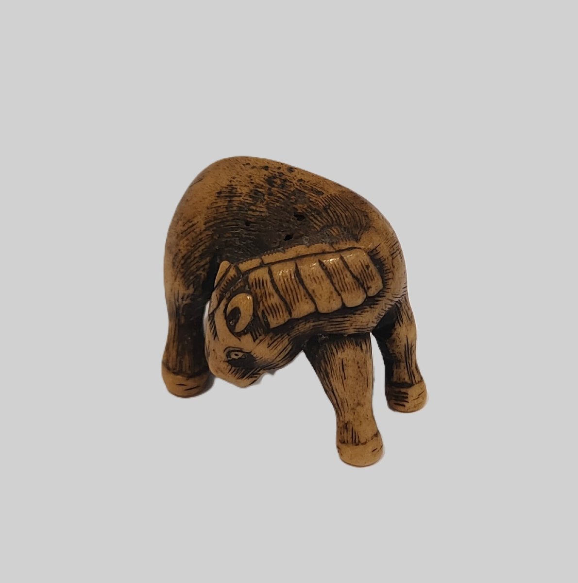 Netsuke - Joli modèle en corne de cerf représentant un cheval. Japon Meiji-photo-4