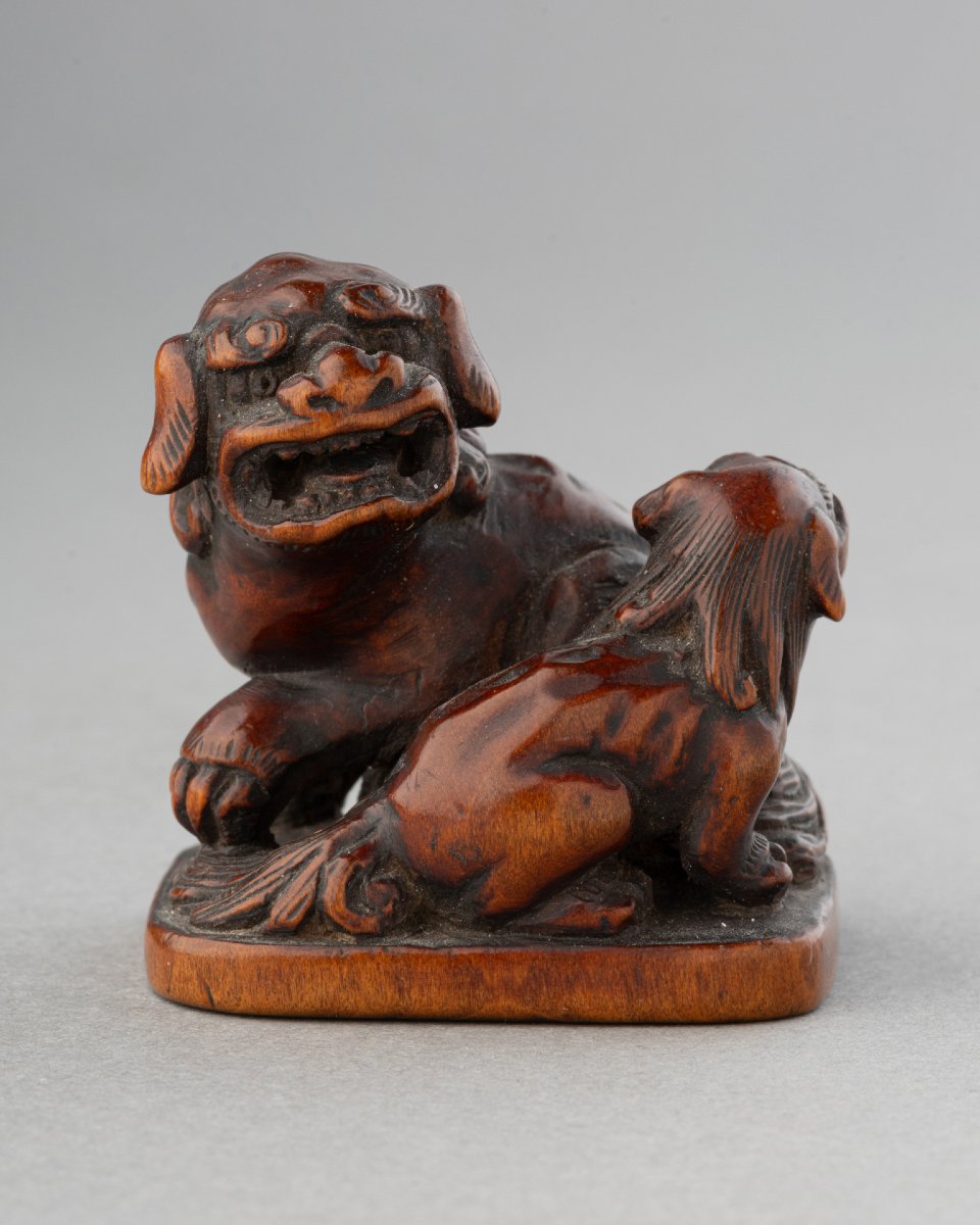 Carved Boxwood Netsuke Depicting Two Shishi, Edo Period, Japan-photo-2