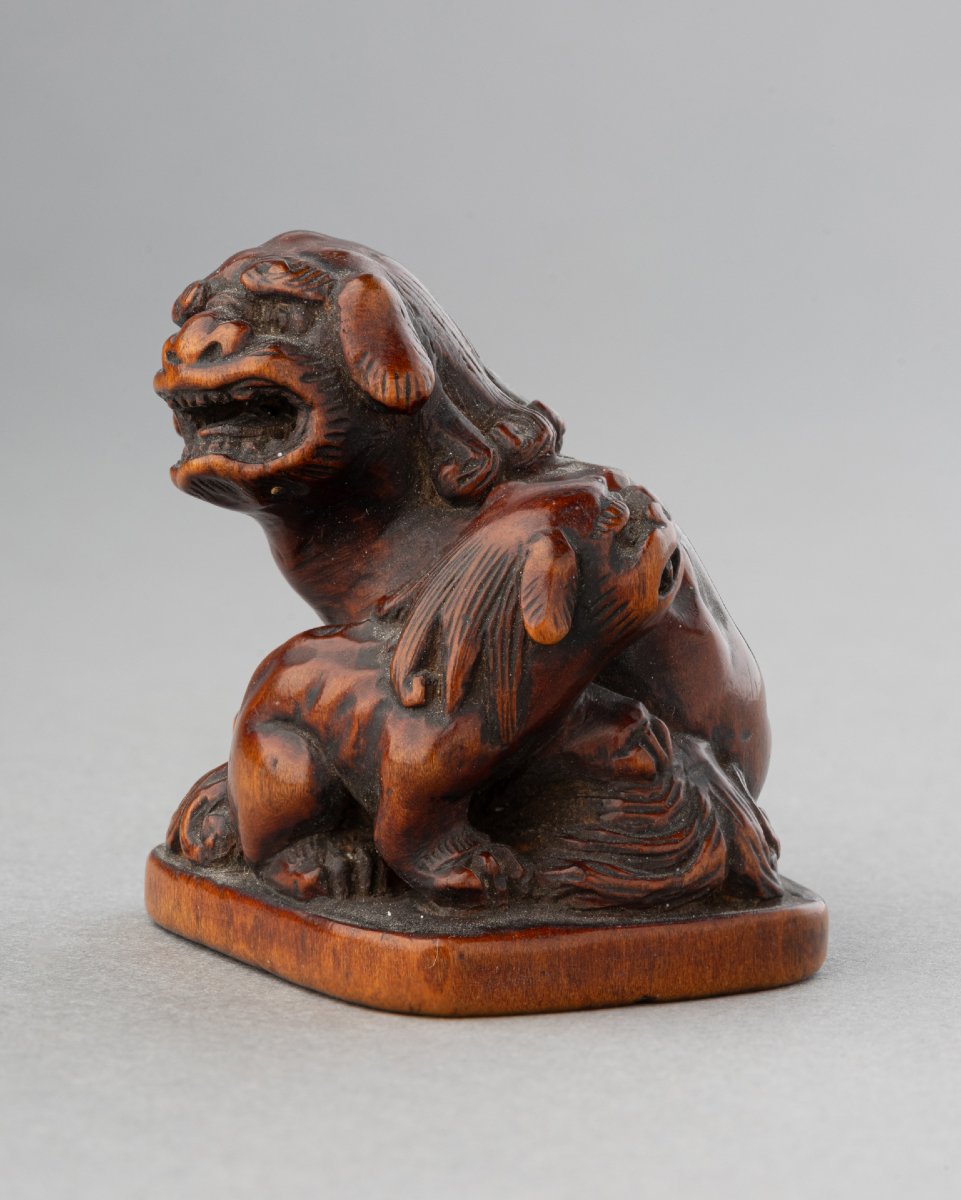 Carved Boxwood Netsuke Depicting Two Shishi, Edo Period, Japan