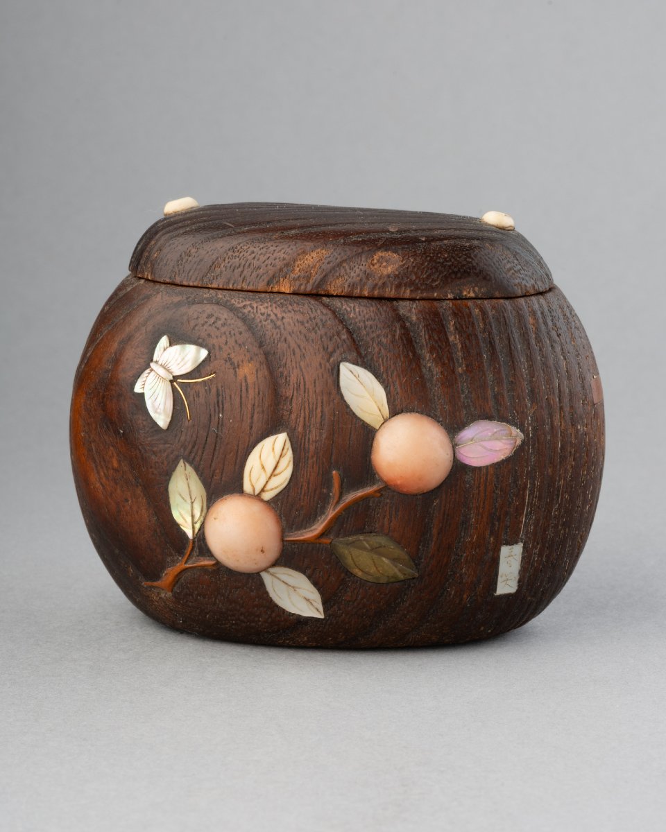Tonkotsu. Carved Wooden Tobacco Box. Edo Period, Japan; Sagemono; Japanese Art-photo-3