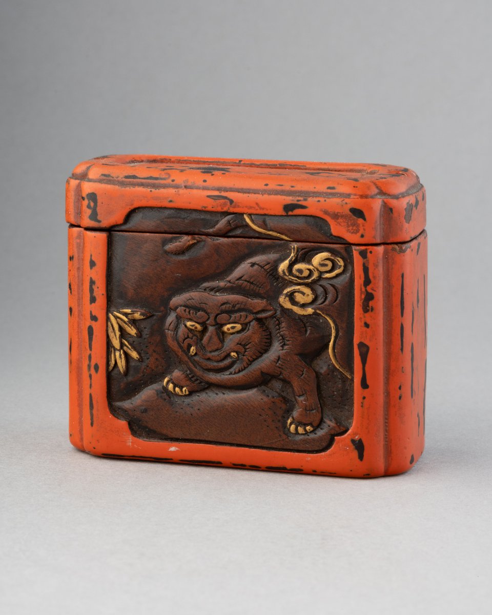 Tonkotsu. Boite à tabac en bois sculpté et laque. Tigre et dragon. Japon Meiji-photo-2