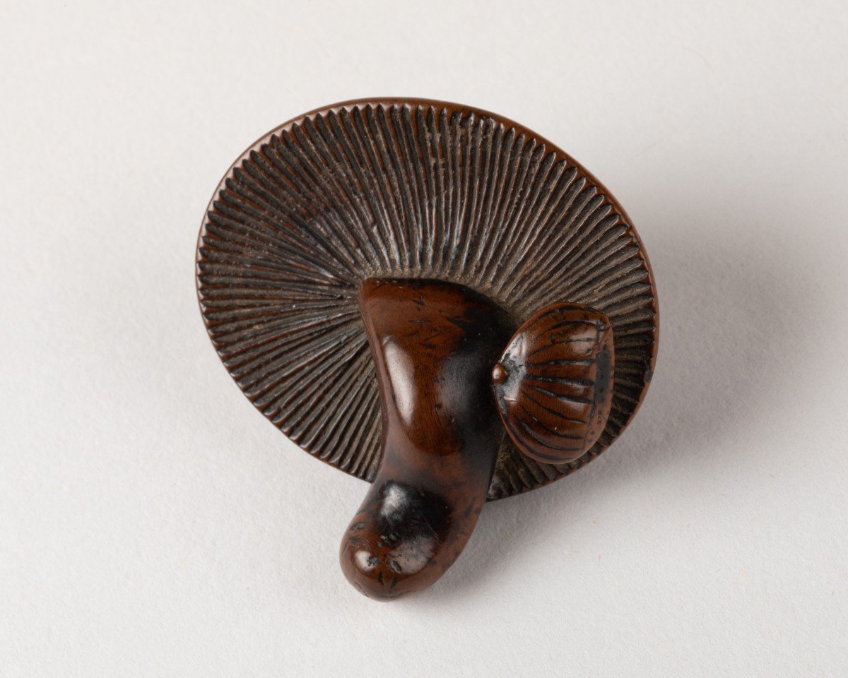 Netsuke - Champignon Et Petite Châtaigne Accolée En Bois. Japon Edo XIXe