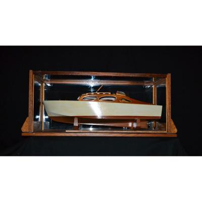 Maquette De Bateau Hors Bord Sou Vitrine  XXéme Siècle