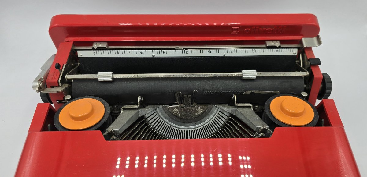 Machine à écrire Olivetti Valentine Ettore Sottsass 1969-photo-2