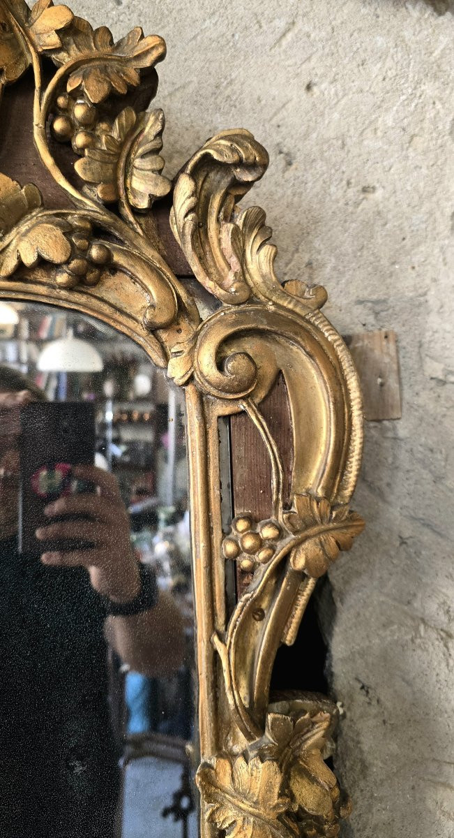 Miroir d’époque Louis XV en bois doré et stuc à la feuille XVIIIe -photo-1