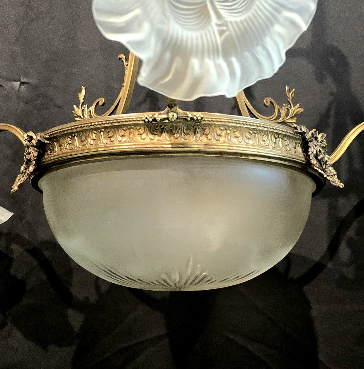  Lustre en bronze doré et verre dépoli – Style Louis XVI-photo-3