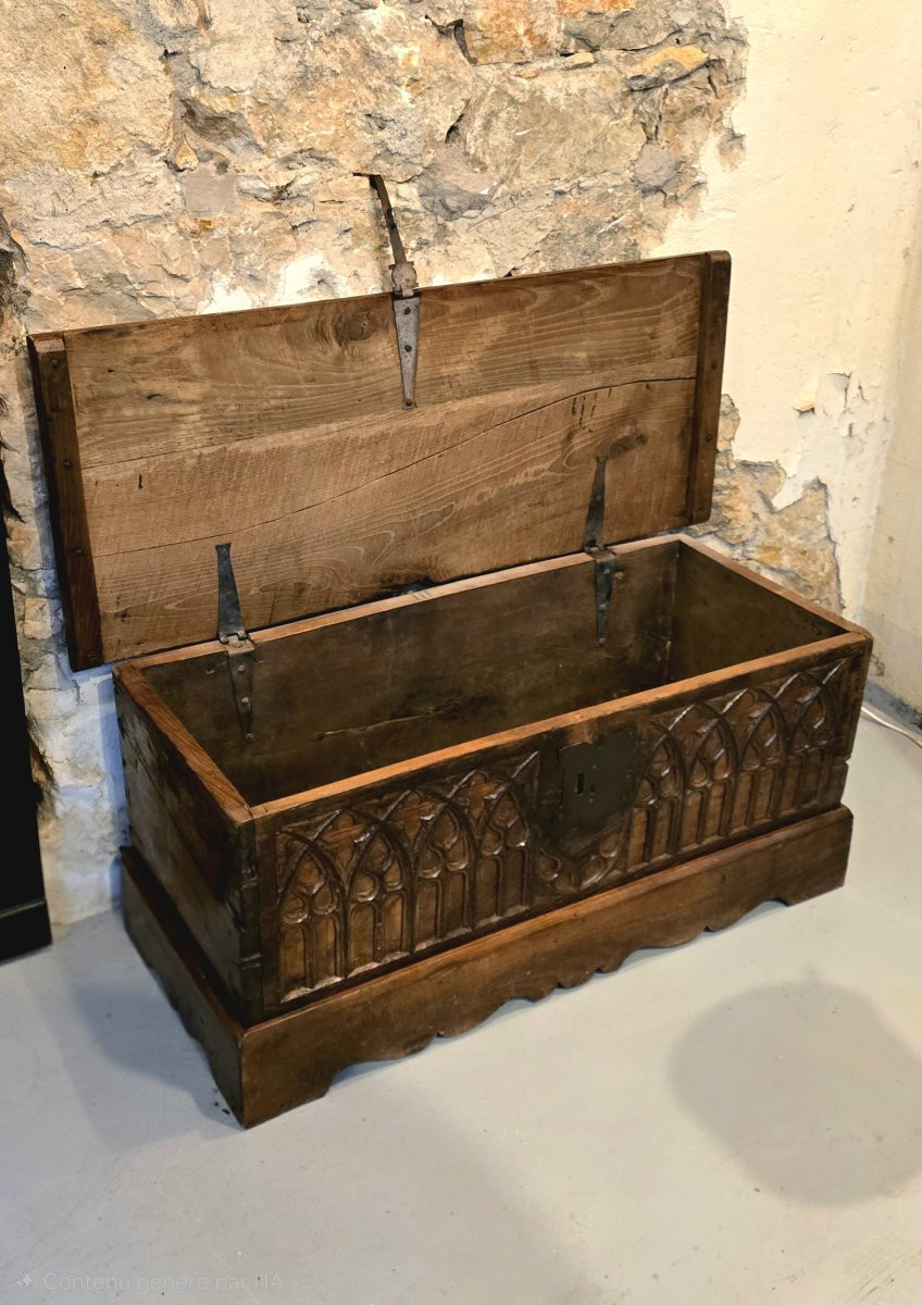 Coffre gothique en chêne massif sculpté du XVIIIe siècle, France-photo-2