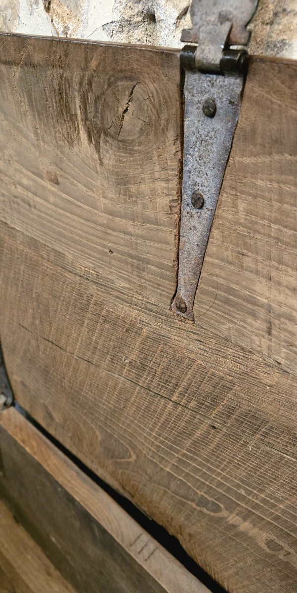 Coffre gothique en chêne massif sculpté du XVIIIe siècle, France-photo-4
