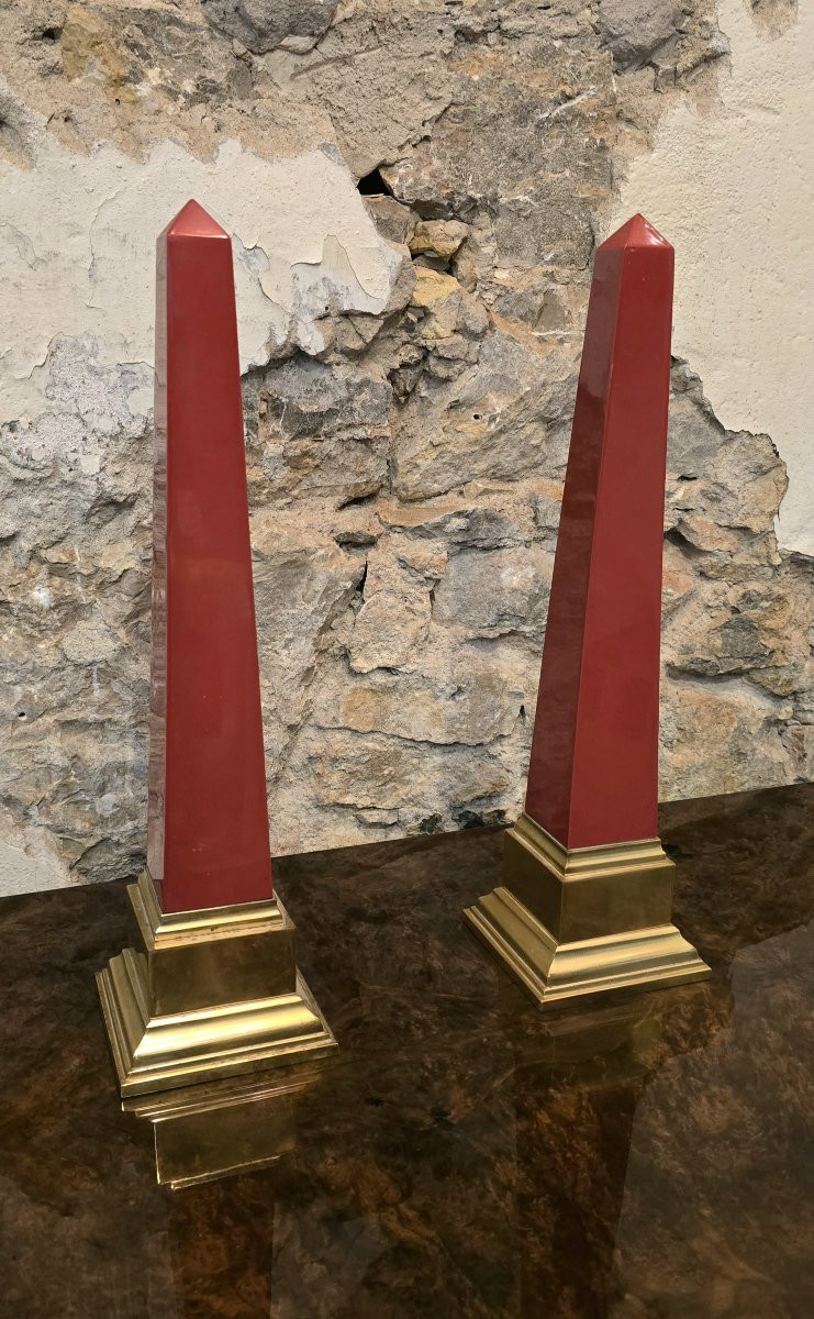 Jacques Charpentier (1918-1986) - Pair Of Red Resin Obelisks-photo-2